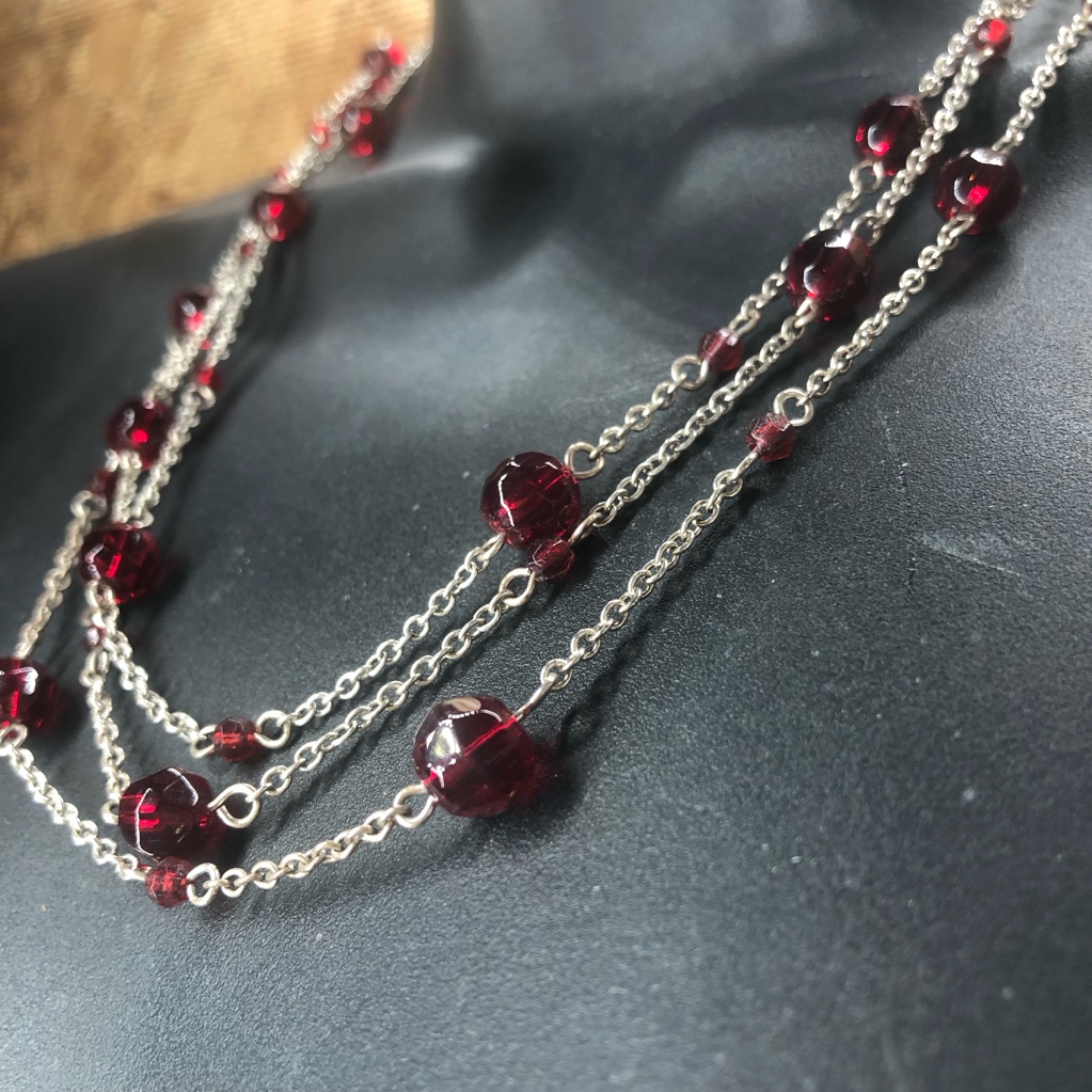 Chaps Ralph Lauren Tripkle Strand Silver Tone Red Crystals Necklace 10$